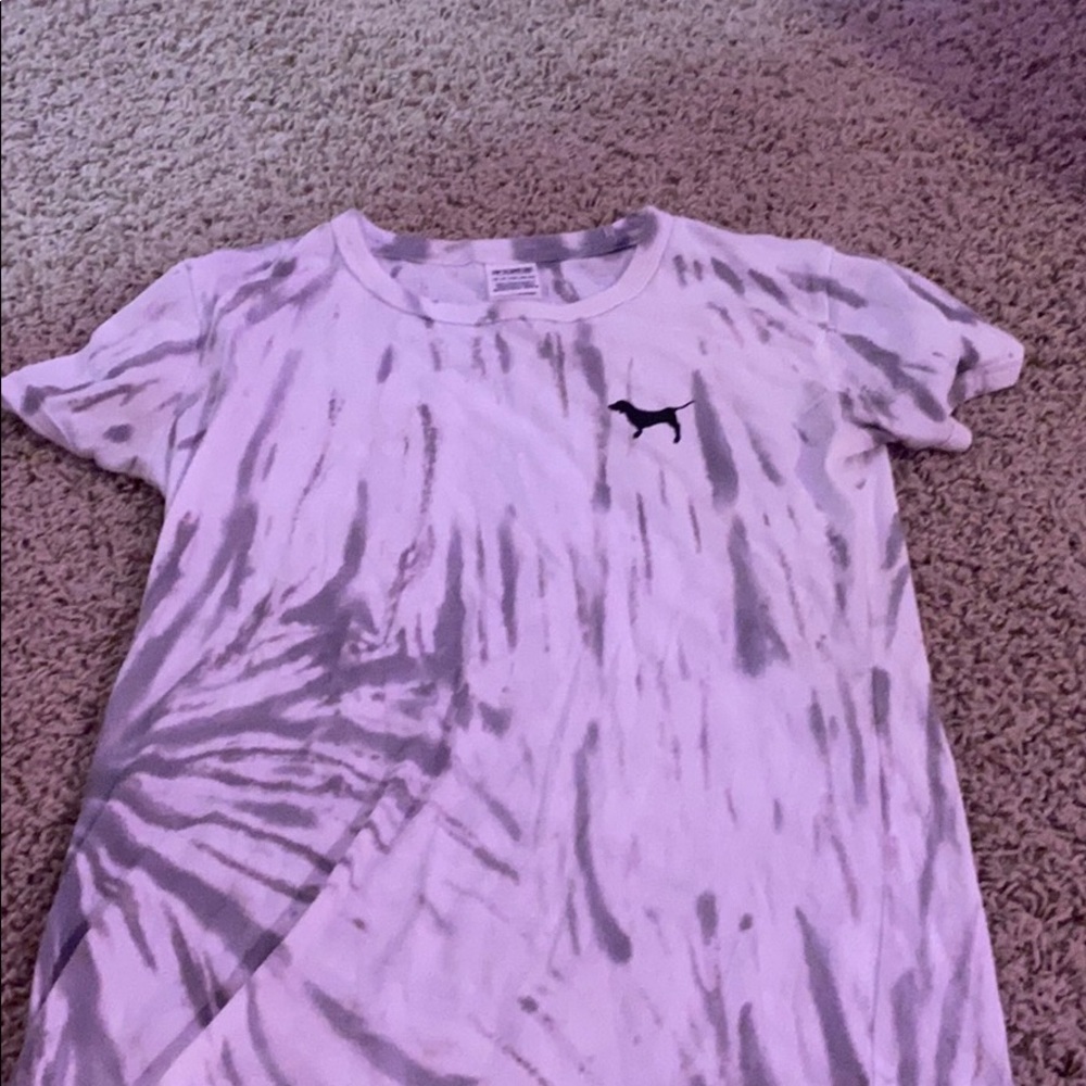 pink tshirt